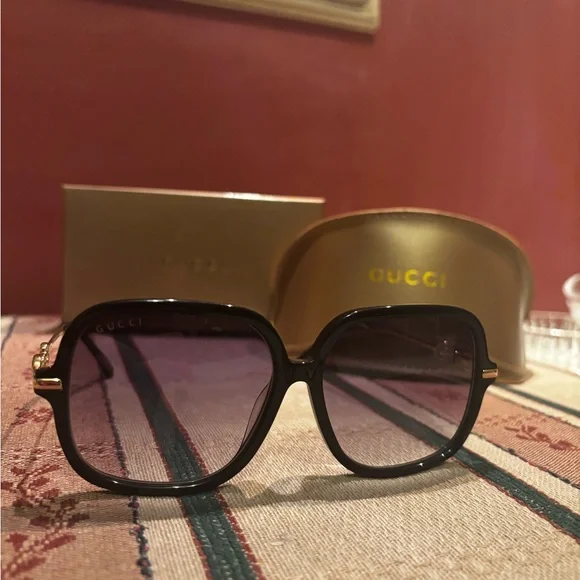 Gucci Black and Gold Women's Sunglasses